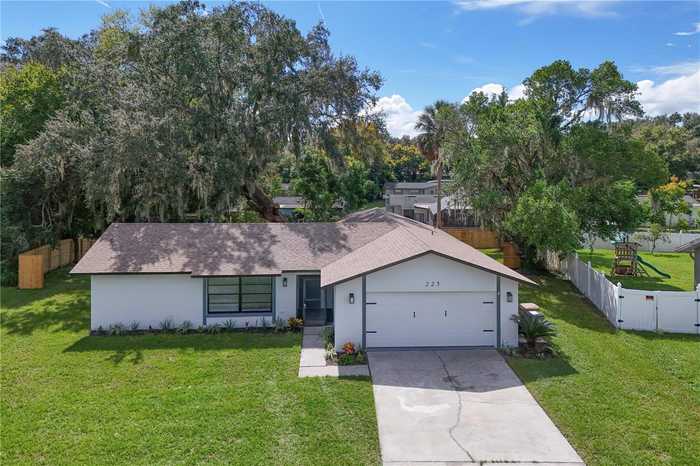 photo 2: 225 BENTBOUGH DRIVE, LEESBURG FL 34748