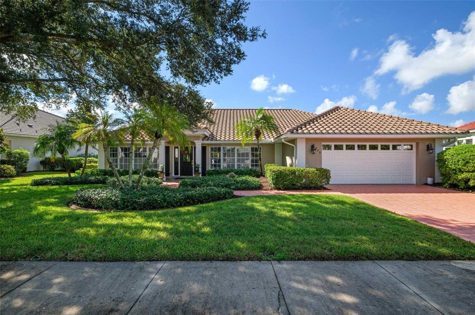 photo 3: 829 CARNOUSTIE DRIVE, VENICE FL 34293