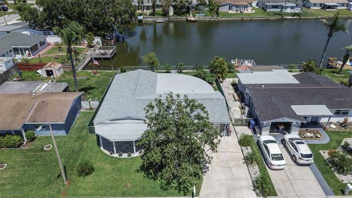 photo 2: 4041 STAR ISLAND DR, HOLIDAY FL 34691