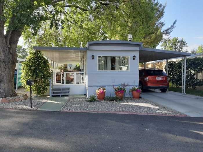 photo 1: 2371 Edinburgh Avenue, Bishop CA 93514