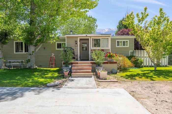 photo 2: 70 Walker Place, Benton CA 93512