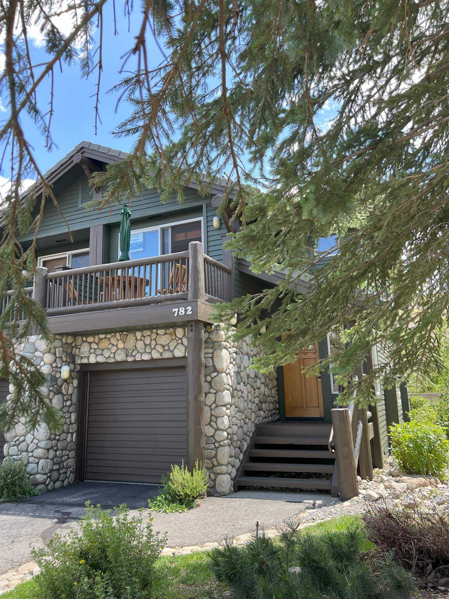 photo 1: 782 Fairway Circle, Mammoth Lakes CA 93546