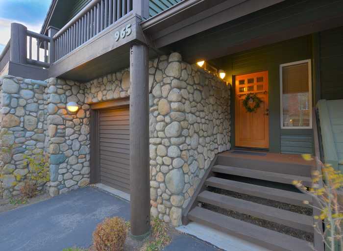 photo 1: 965 Fairway Cir, Mammoth Lakes CA 93546