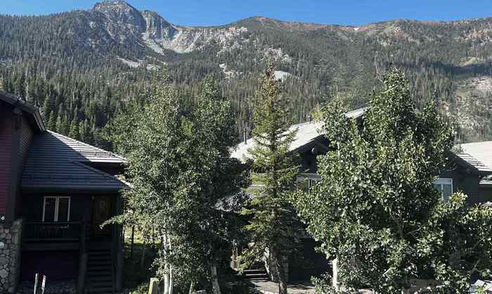 photo 2: 965 Fairway Cir, Mammoth Lakes CA 93546