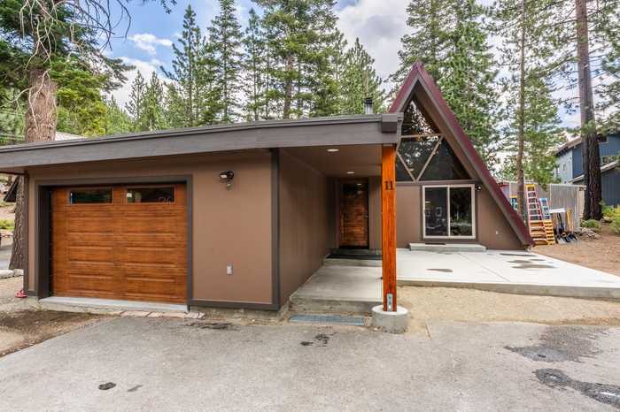 photo 1: 11 Knob Hill Lane, Mammoth Lakes CA 93546