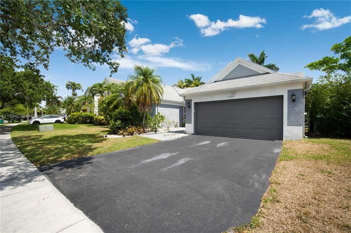 photo 2: 10185 Grove Ln, Cooper City FL 33328