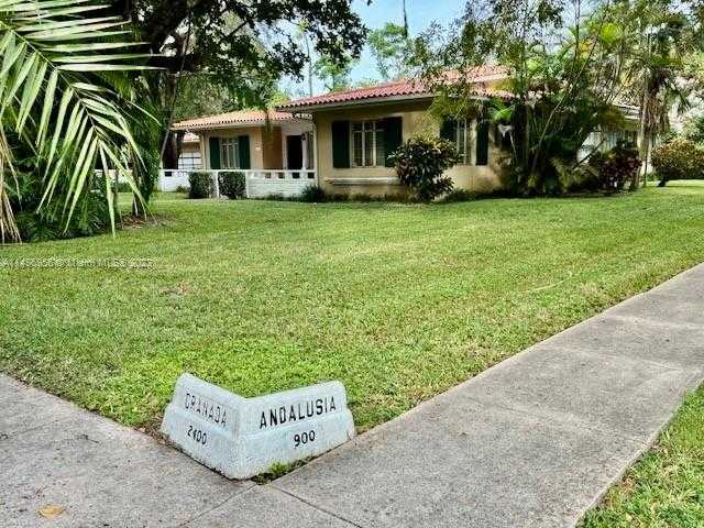 photo 3: 2415 Granada Blvd, Coral Gables FL 33134