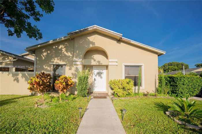 photo 1: 6443 SW 152nd Cir Pl Unit 22-43, Miami FL 33193