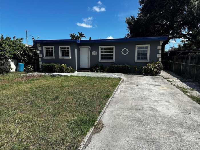 photo 2: 2910 NW 93rd St, Miami FL 33147