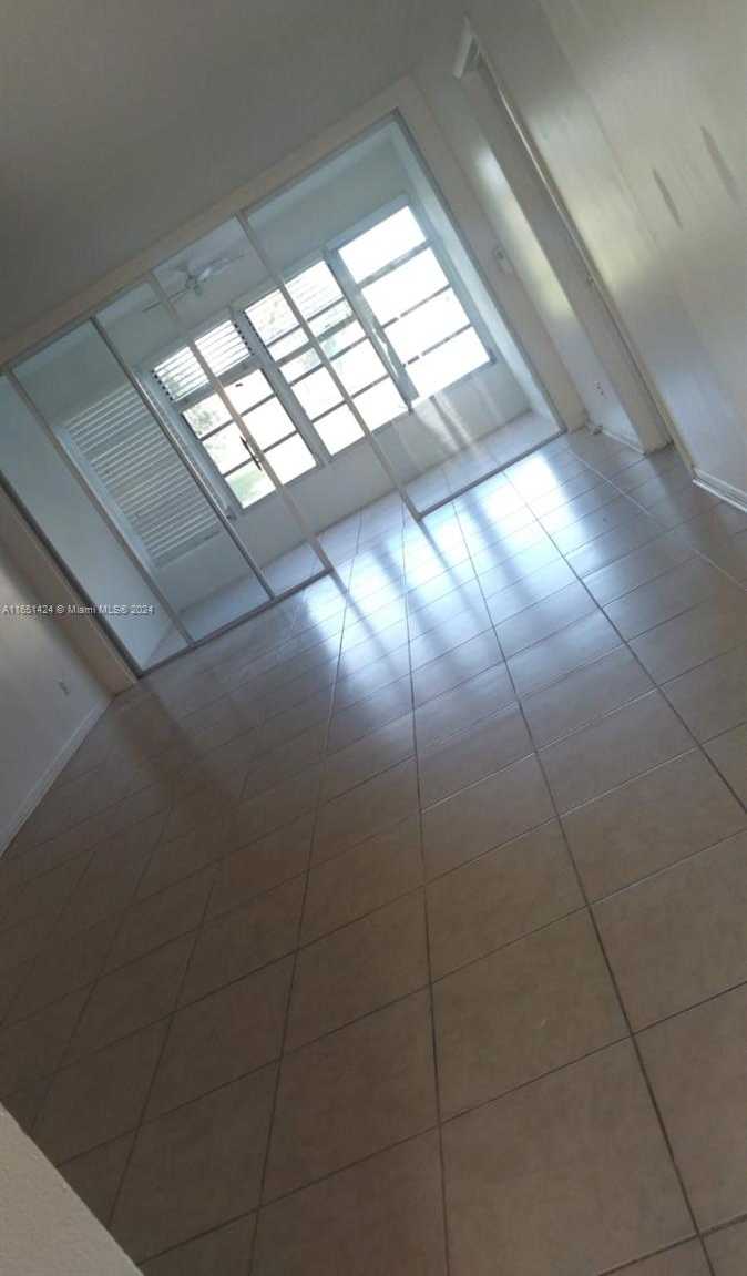 photo 3: 6350 NW 62nd St Unit 211, Tamarac FL 33319