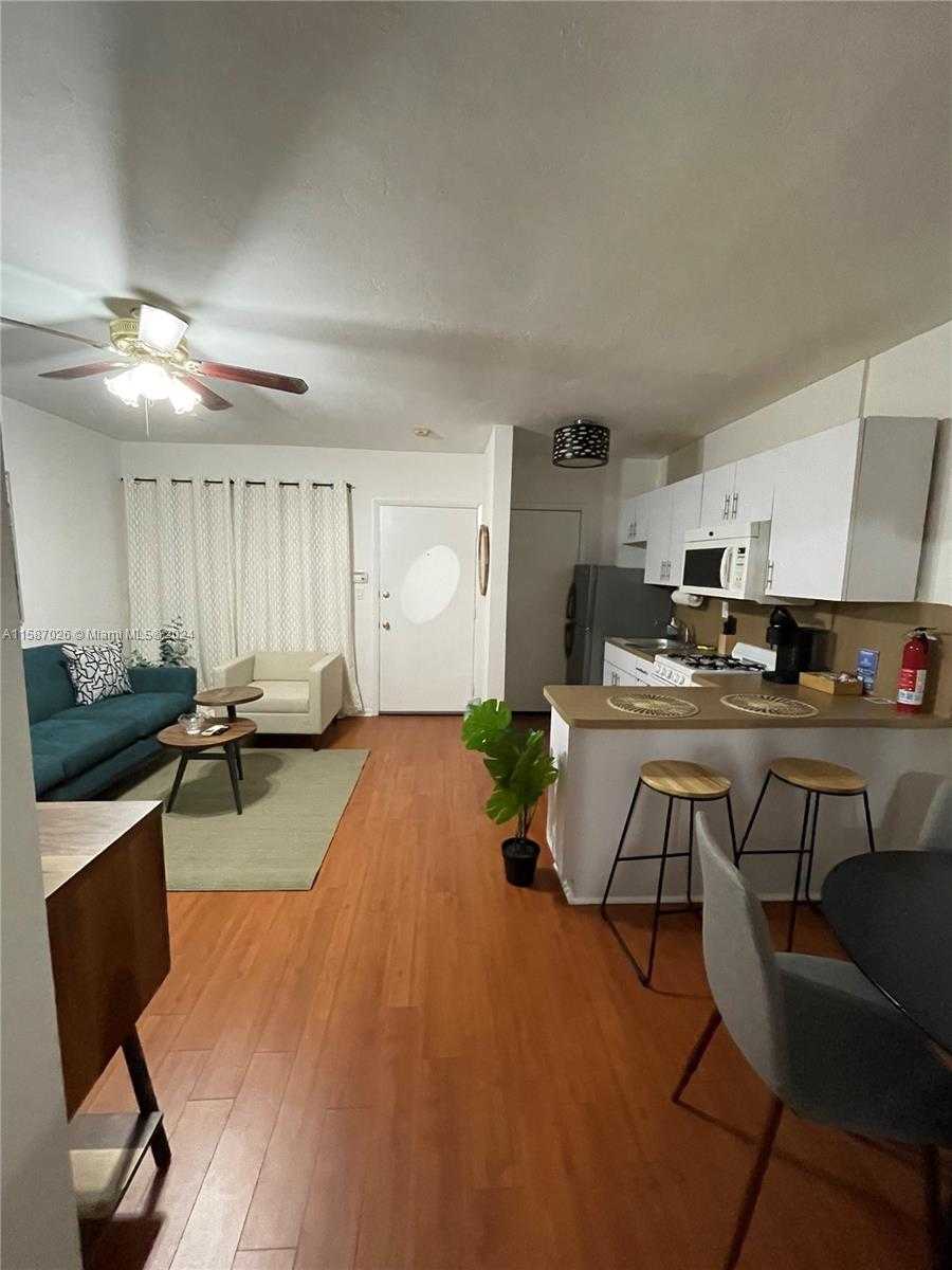 photo 2: 6330 SW 79th St Unit 21, South Miami FL 33143