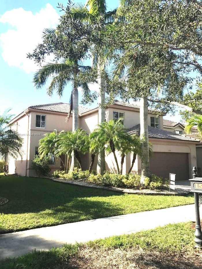 photo 1: 1587 Winterberry Ln, Weston FL 33327