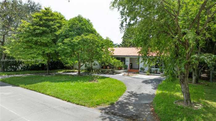 photo 2: 1260 NE NE 97 ST, Miami Shores FL 33138