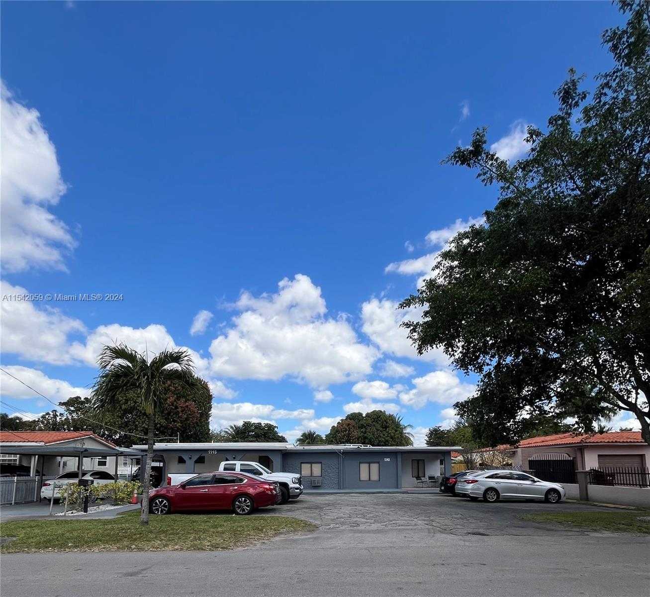 photo 3: 1145 W 35th St, Hialeah FL 33012