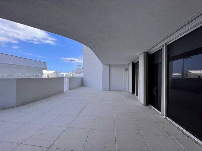 photo 2: 16711 Collins Ave Unit 602, Sunny Isles Beach FL 33160