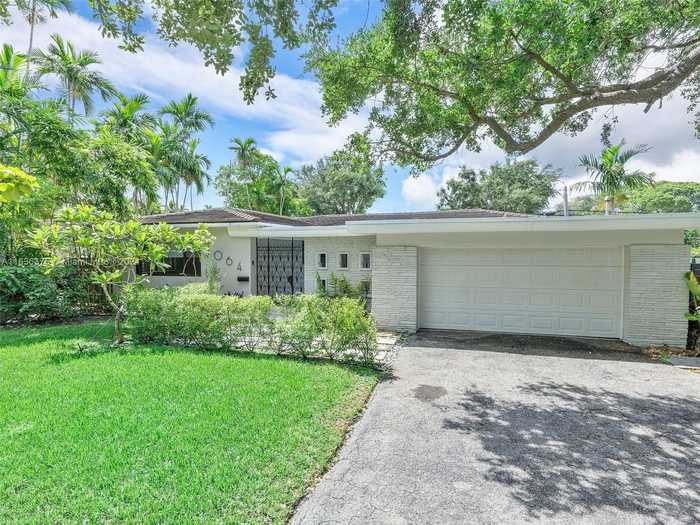 photo 2: 1064 NE 97th St, Miami Shores FL 33138