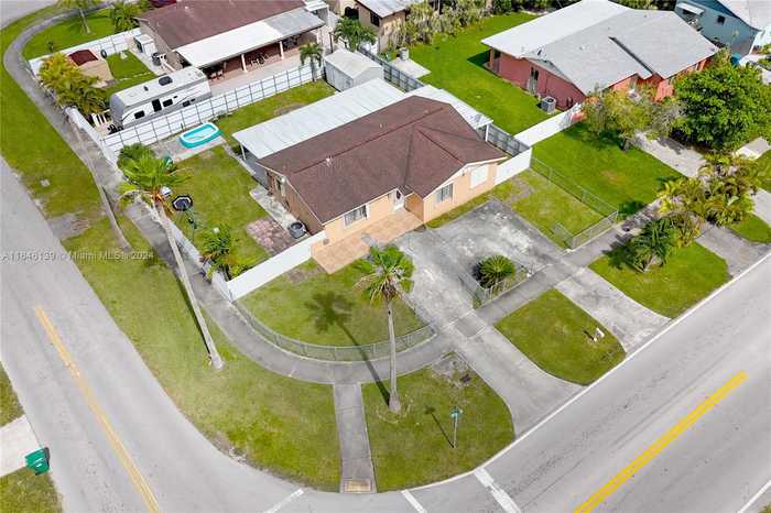 photo 1: 18730 SW 122nd Ave, Miami FL 33177