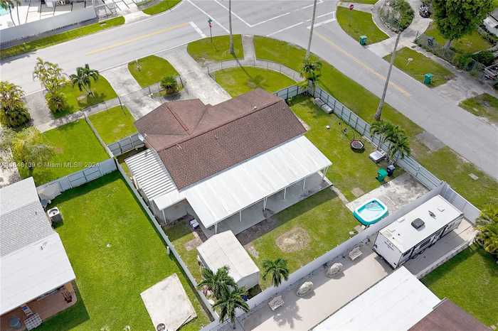 photo 2: 18730 SW 122nd Ave, Miami FL 33177