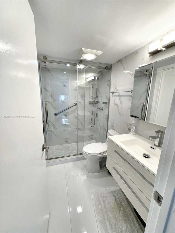 photo 22: 540 Brickell Key Dr Unit 919, Miami FL 33131