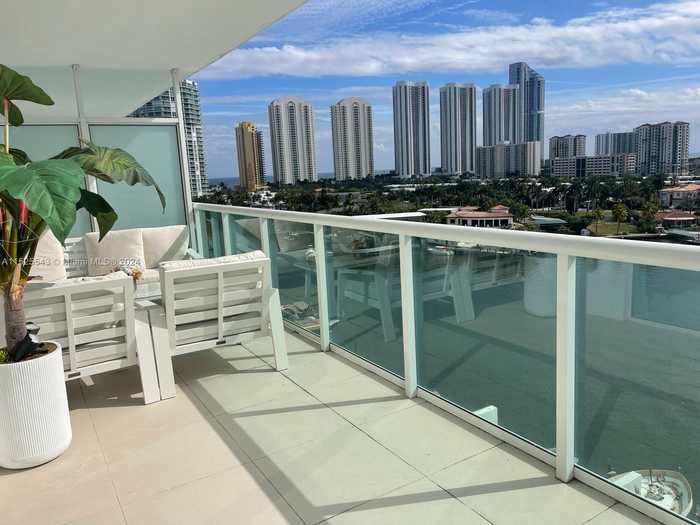 photo 9: 400 Sunny Isles Blvd Unit 906, Sunny Isles Beach FL 33160