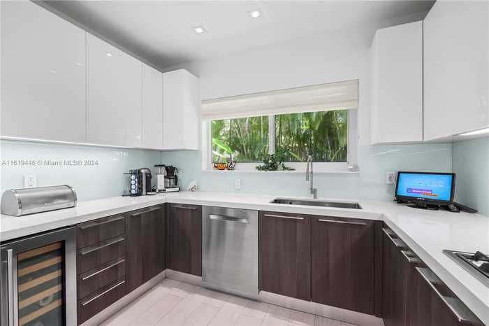 photo 2: 1630 Tigertail Ave, Coconut Grove FL 33133