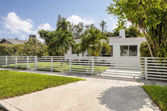 photo 2: 4420 NW 3rd Ave, Miami FL 33127