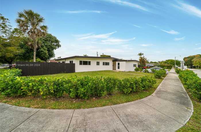 photo 2: 19900 NE 21st Ave, Miami FL 33179