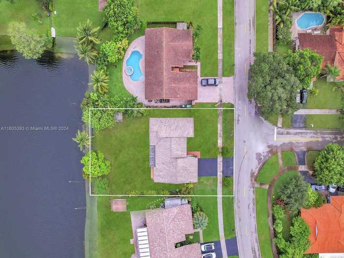 photo 1: 5519 SW 113th Ave, Cooper City FL 33330