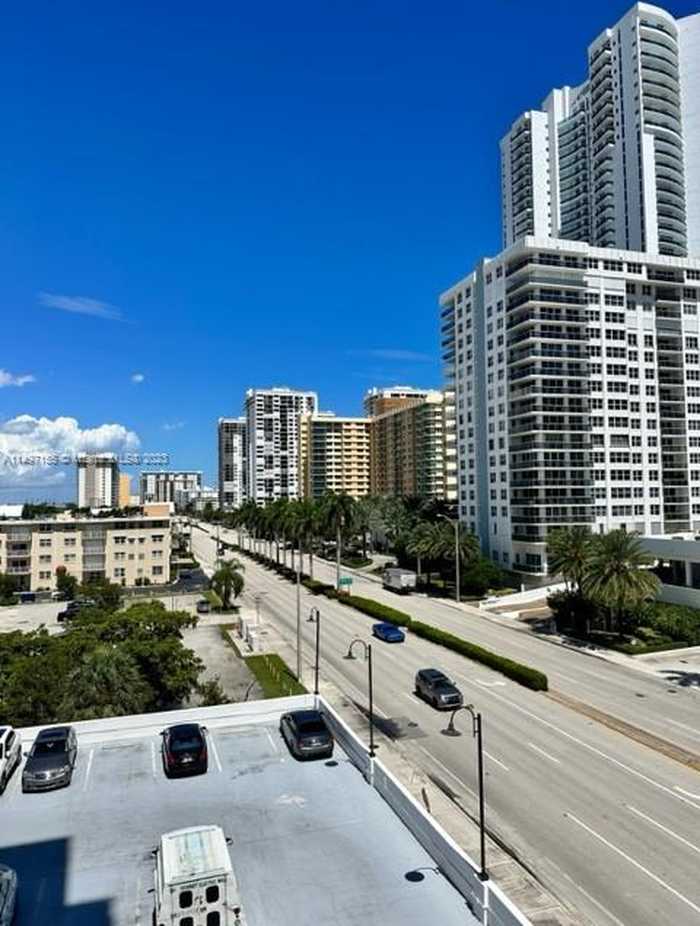 photo 2: 3000 S Ocean Dr Unit 422, Hollywood FL 33019