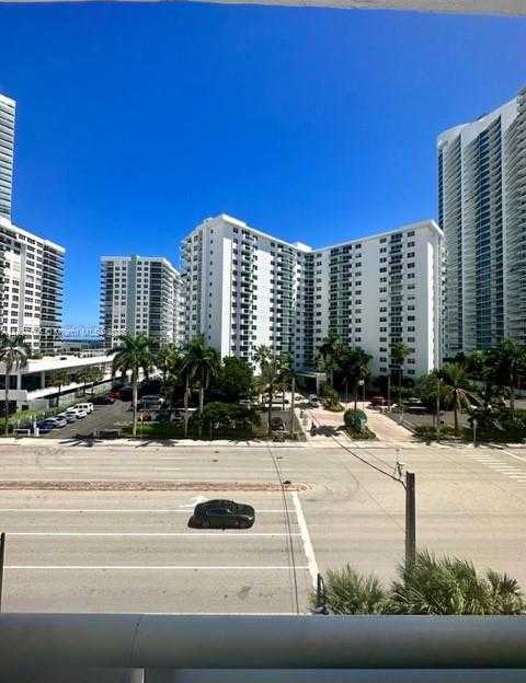 photo 3: 3000 S Ocean Dr Unit 422, Hollywood FL 33019