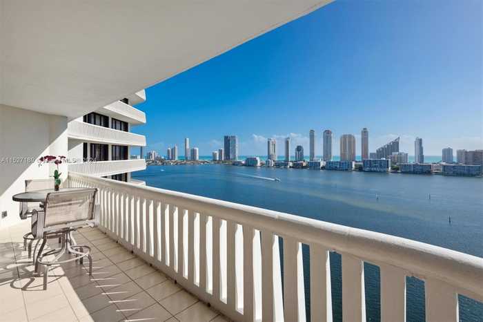 photo 2: 3000 Island Blvd Unit 1902, Aventura FL 33160