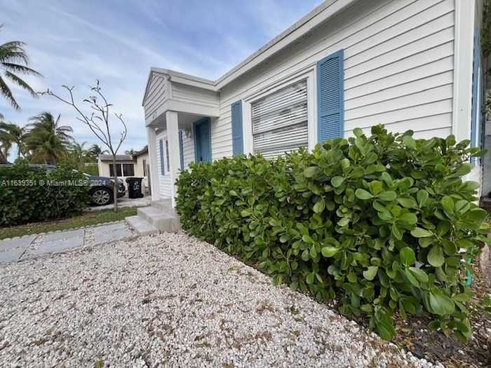 photo 2: 417 SE 22nd St, Fort Lauderdale FL 33316