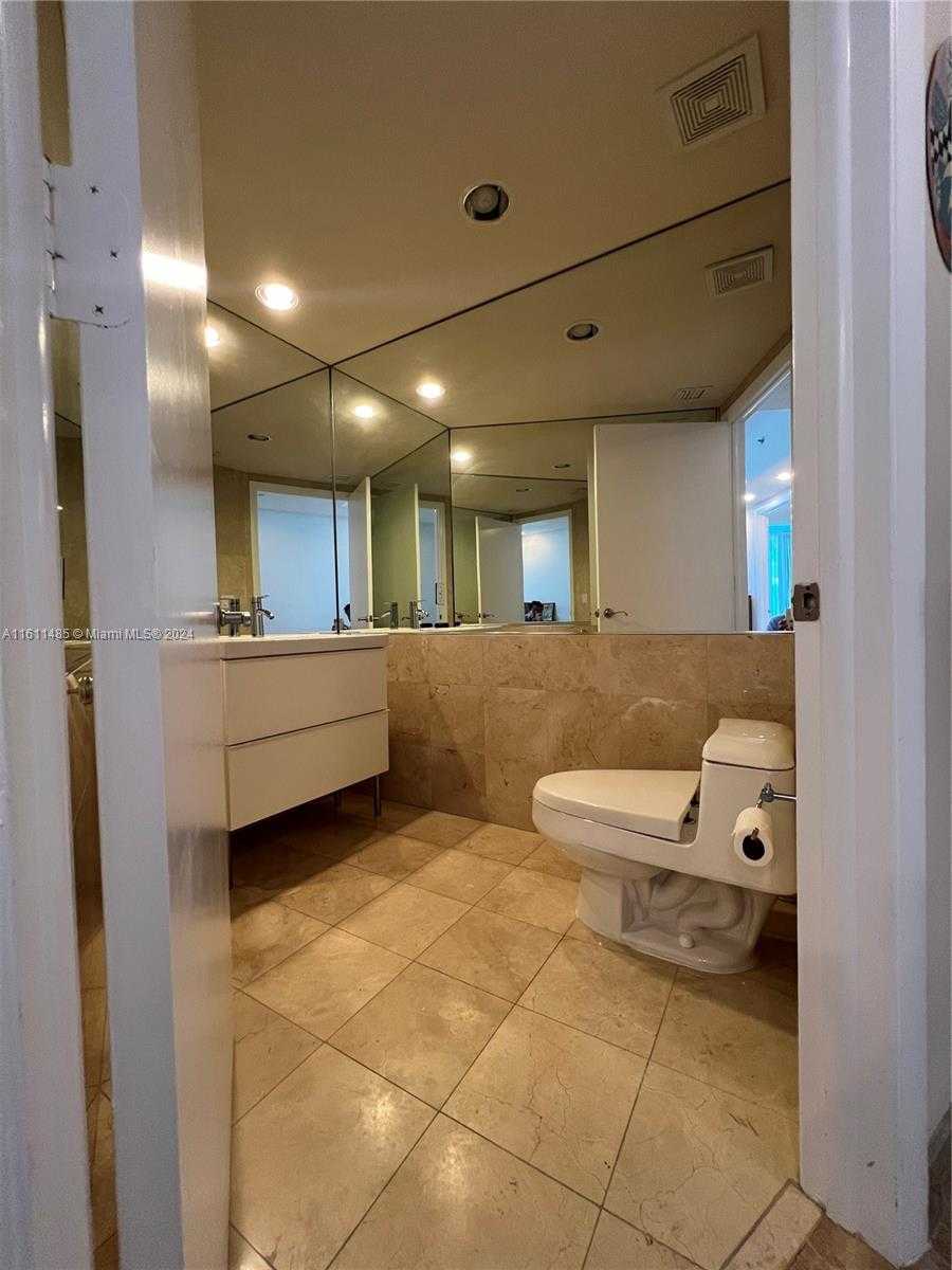 photo 3: 1000 S Pointe Dr Unit 408, Miami Beach FL 33139