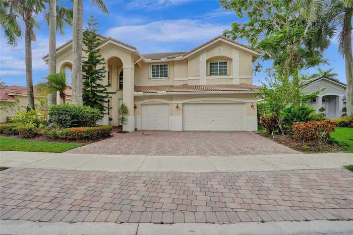 photo 1: 2531 Hunters Run Way, Weston FL 33327