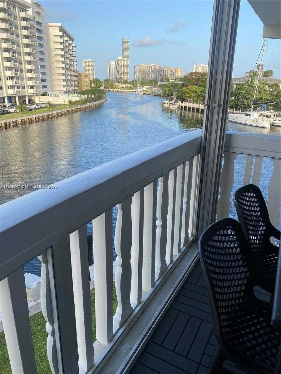 photo 2: 440 Paradise Isle Blvd Unit 310, Hallandale Beach FL 33009