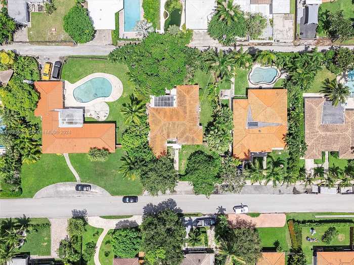 photo 35: 10619 NE 10th Pl, Miami Shores FL 33138