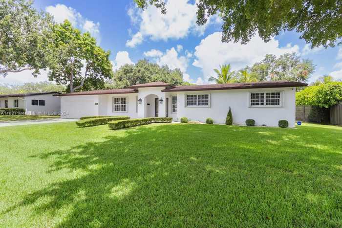 photo 1: 8545 SW 107th St, Miami FL 33156