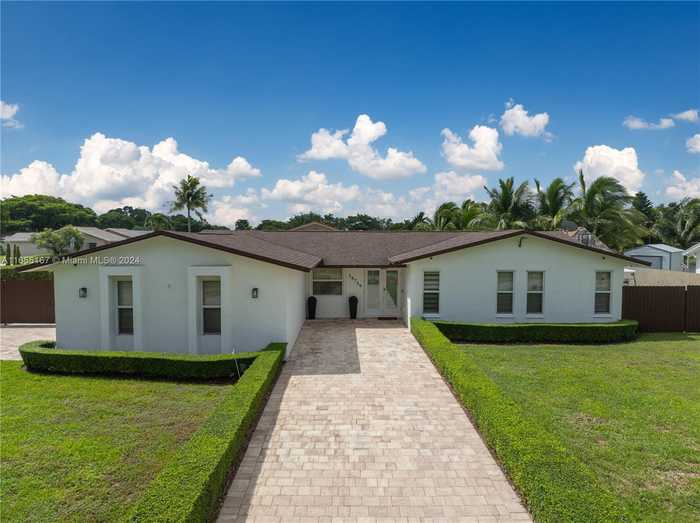 photo 2: 14750 SW 77th St, Miami FL 33193