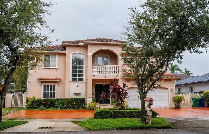 photo 1: 16533 NW 77th Path, Miami Lakes FL 33016