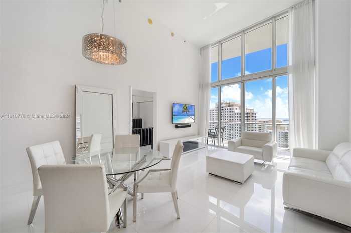 photo 1: 475 Brickell Ave Unit 2807, Miami FL 33131