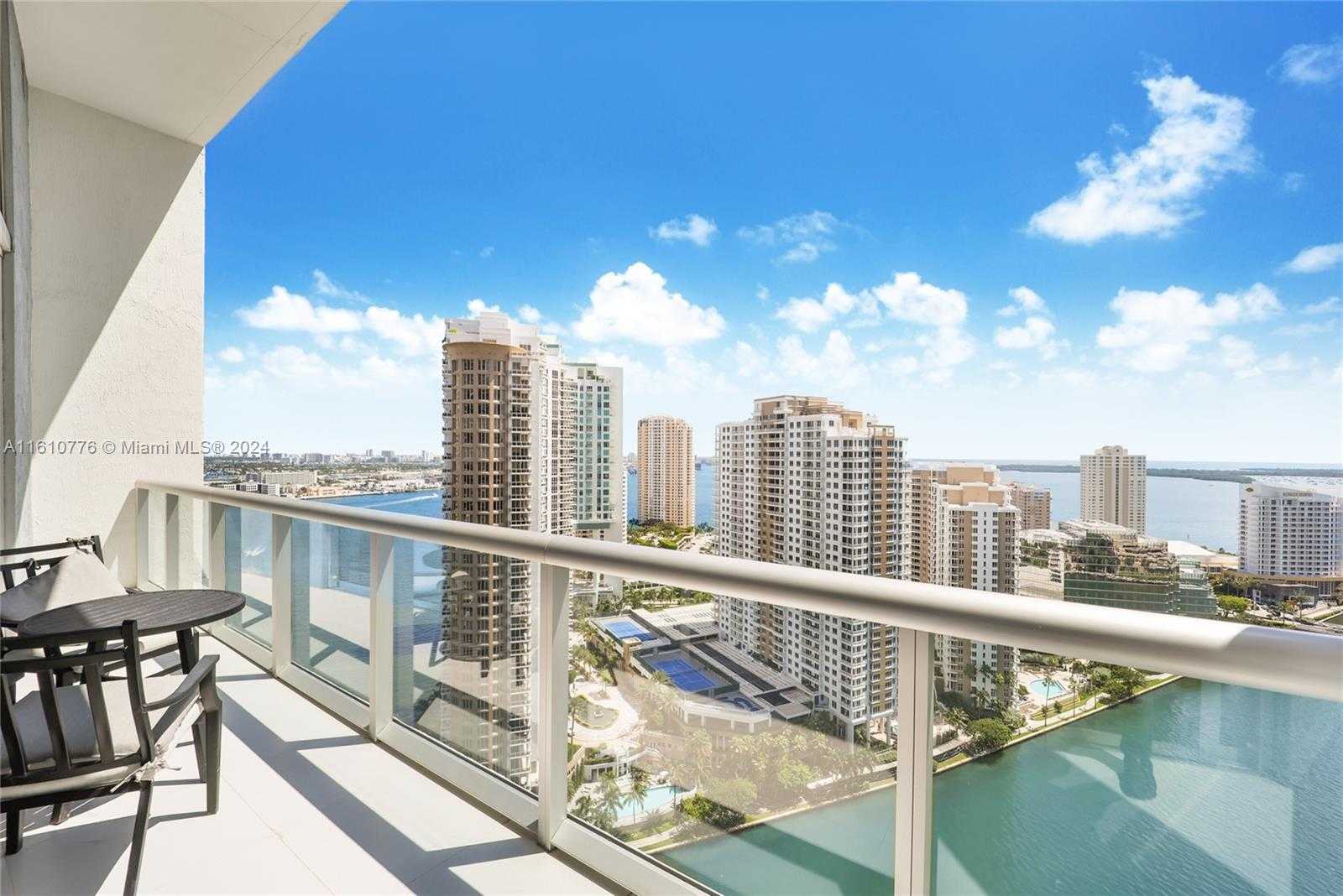 photo 3: 475 Brickell Ave Unit 2807, Miami FL 33131