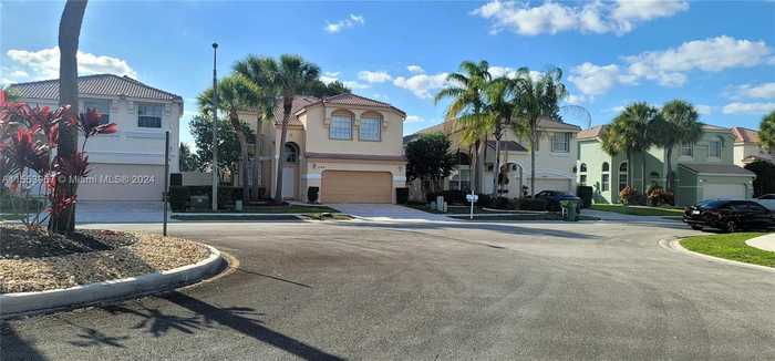 photo 2: 2184 NW 157th Ave, Pembroke Pines FL 33028