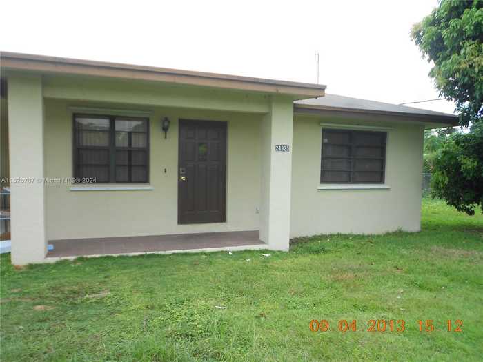 photo 1: 24925 SW 134th Ct, Homestead FL 33032