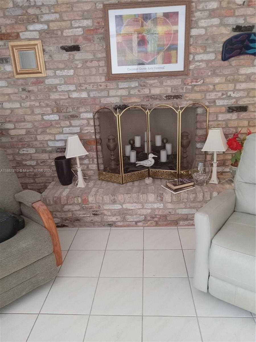 photo 2: 6681 SW 71st Ln Unit 16, South Miami FL 33143