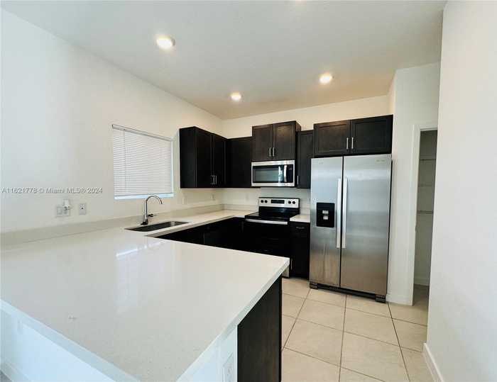 photo 2: 1727 SE 8th Pl Unit 1727, Homestead FL 33034