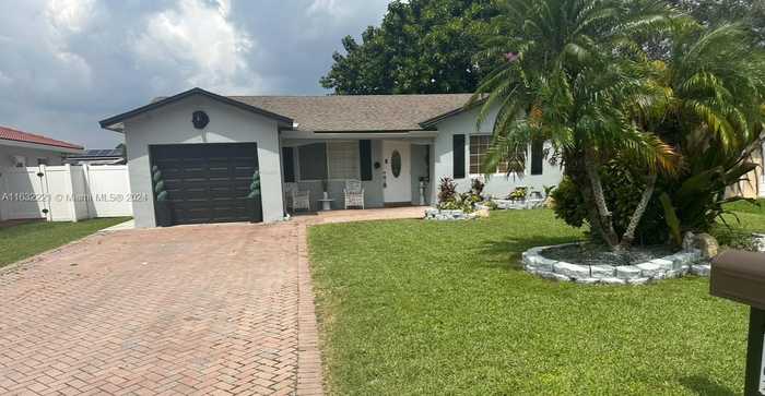 photo 1: 8201 NW 105th Ave, Tamarac FL 33321