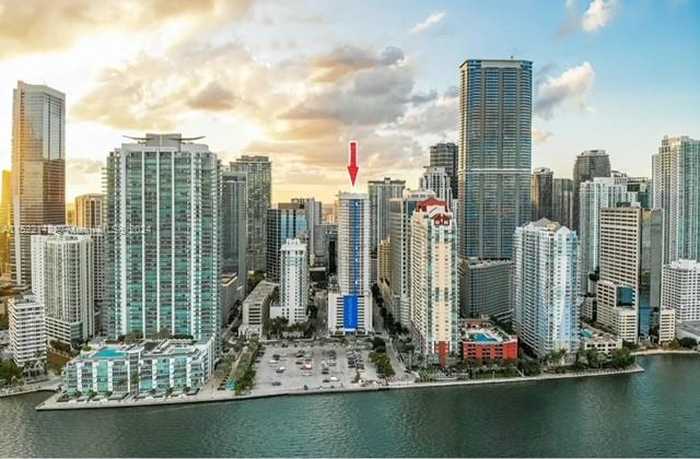 photo 2: 1200 Brickell Bay Dr Unit 1915, Miami FL 33131