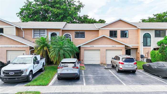 photo 2: 10479 NW 3rd St, Pembroke Pines FL 33026