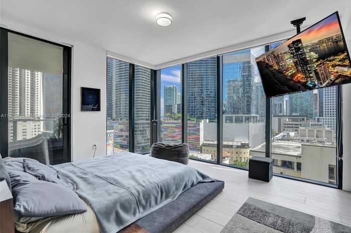 photo 1: 1010 Brickell Ave Unit 1411, Miami FL 33131