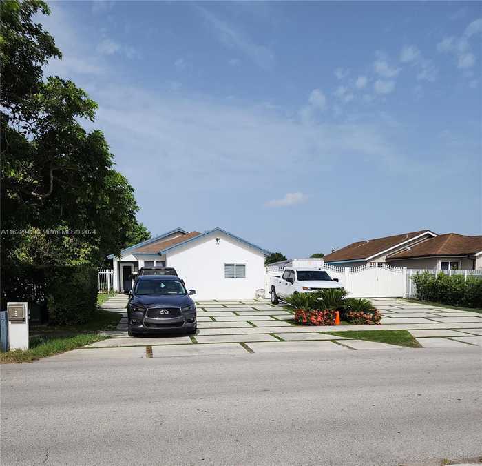 photo 1: 17111 SW 115th Ave, Miami FL 33157